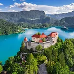 Riverdance With Mountain View, Garden And Private Parking Bled