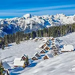 Riverdance With Mountain View, Garden And Private Parking Bled