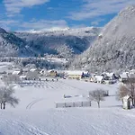 Riverdance With Mountain View, Garden And Private Parking