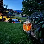 Lägenhet Riverdance With Mountain View, Garden And Private Parking *