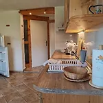 Riverdance With Mountain View, Garden And Private Parking