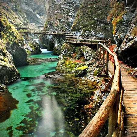 Riverdance With Mountain View, Garden And Private Parking