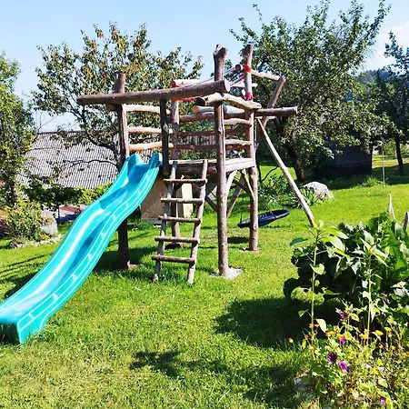 Riverdance With Mountain View, Garden And Private Parking Apartmán