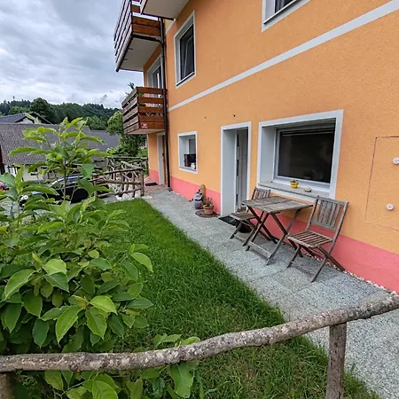 Riverdance With Mountain View, Garden And Private Parking Apartment