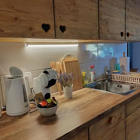 Riverdance With Mountain View, Garden And Private Parking Apartment