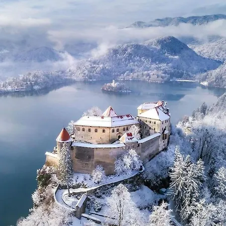 Διαμέρισμα Riverdance With Mountain View, Garden And Private Parking