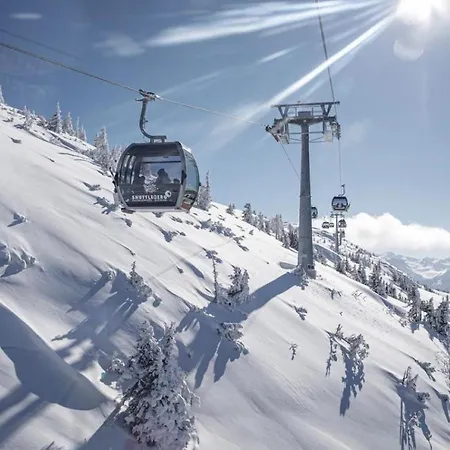 Riverdance With Mountain View, Garden And Private Parking Apartmán