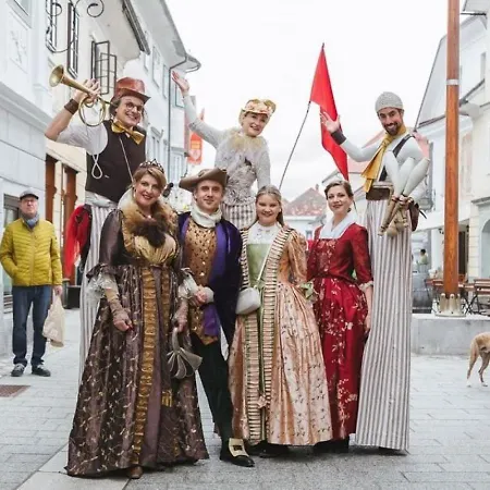 Riverdance With Mountain View, Garden And Private Parking *