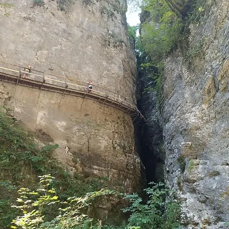 Riverdance With Mountain View, Garden And Private Parking Διαμέρισμα
