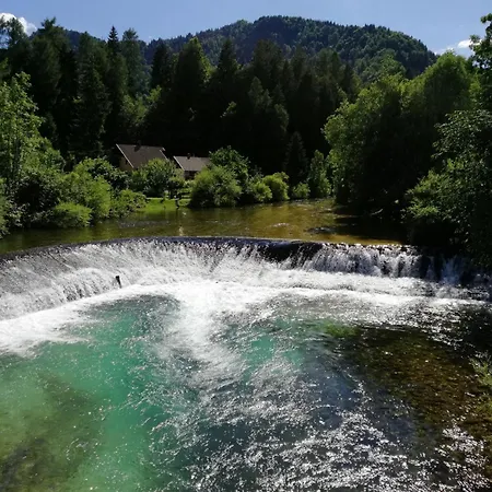 Daire Riverdance With Mountain View, Garden And Private Parking *
