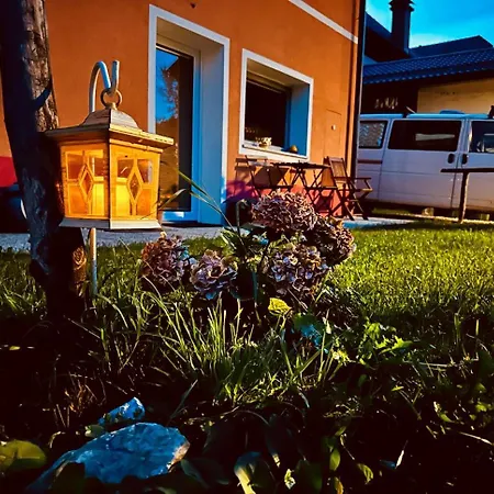 Riverdance With Mountain View, Garden And Private Parking Apartment *