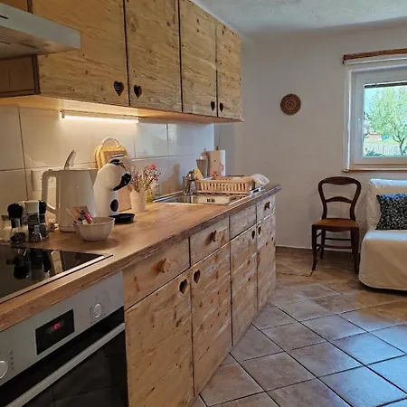 Riverdance With Mountain View, Garden And Private Parking