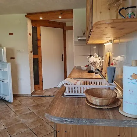 Riverdance With Mountain View, Garden And Private Parking