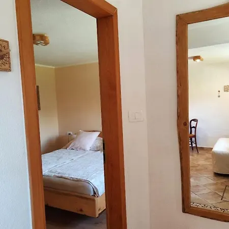 Riverdance With Mountain View, Garden And Private Parking