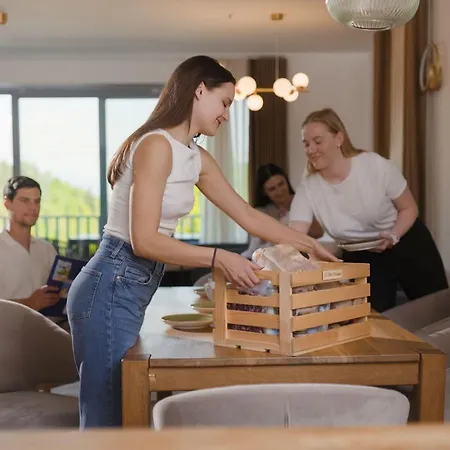 Riverdance With Mountain View, Garden And Private Parking 布莱德