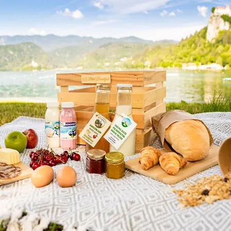 Riverdance With Mountain View, Garden And Private Parking *