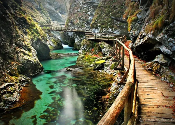 Riverdance With Mountain View, Garden And Private Parking