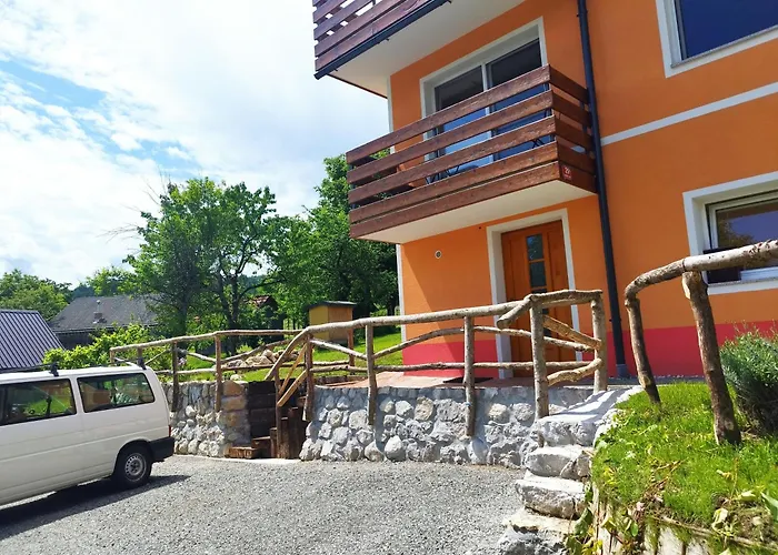 Riverdance With Mountain View, Garden And Private Parking Apartma