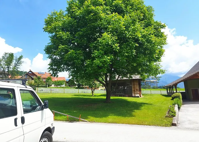 Riverdance With Mountain View, Garden And Private Parking Apartma