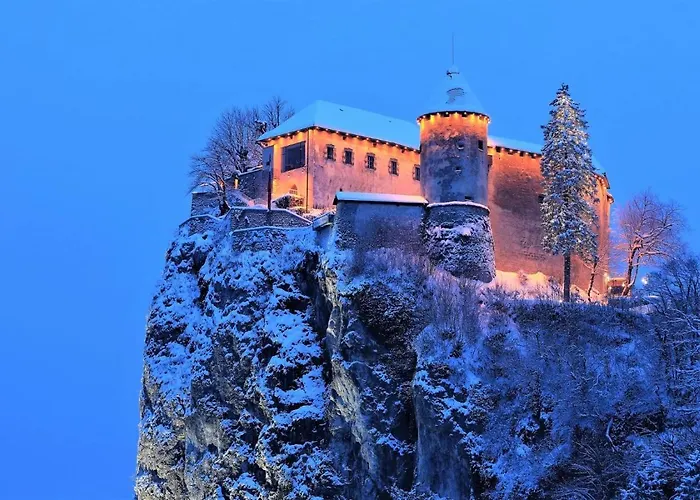 Riverdance With Mountain View, Garden And Private Parking Apartma *