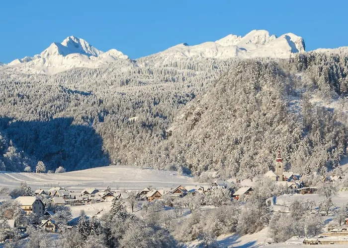 Riverdance With Mountain View, Garden And Private Parking