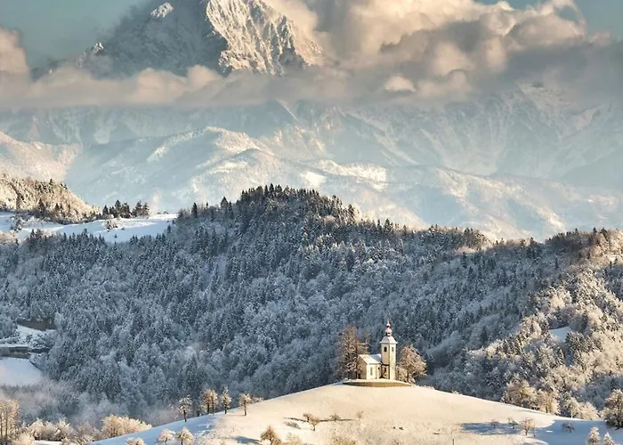 Riverdance With Mountain View, Garden And Private Parking Apartma Bled