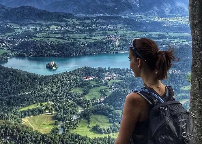 Riverdance With Mountain View, Garden And Private Parking