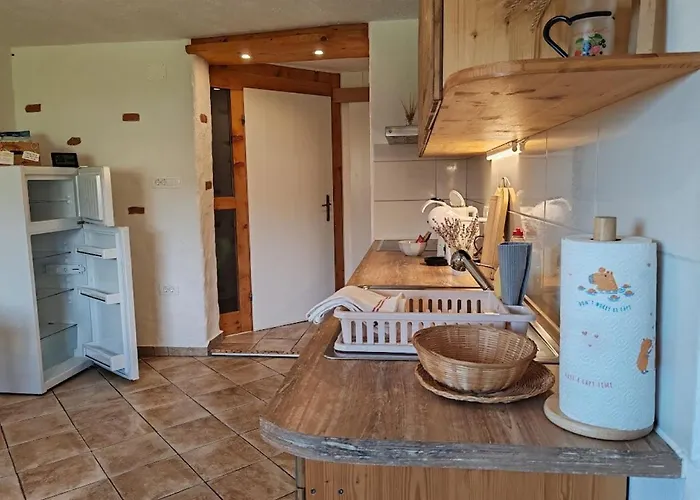 Riverdance With Mountain View, Garden And Private Parking