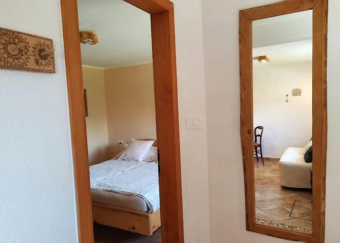 Riverdance With Mountain View, Garden And Private Parking